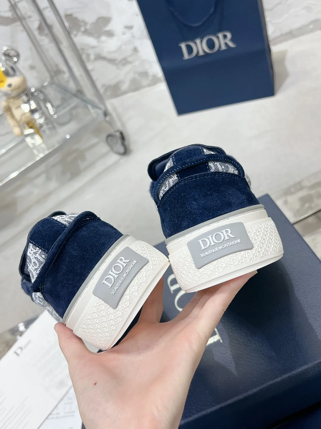 👟👟Ex-factory price 560👟👟Women's shoes, women's clothing, women's shoes factory top version Dior Dior B33 series! Casual sneakers for couples 👟 Purchased from the original, developed and made. Carefully crafted from Dior gray cow leather, decorated with tone-on-tone CD Diamond pattern canvas panels on the sides. The shoelace eyelets in the shape of CD Icon are clever and exquisite, and the two-color sole, tongue and heel are all decorated with special details, making it even more refined. It is a very casual and versatile shoe. 🔘Fabric: Original customized calfskin + Oblique floral fabric 🔘Inner: Customized breathable lining 🔘Outsole: Original molded T👟👟Ex-factory price U combination outsole 🔘Sole thickness: 3CM 🔘Number of sizes: Women’s size: 35-41 Men’s size: 38-46 (Female 41, Men’s 38, 46 customized are not returnable)